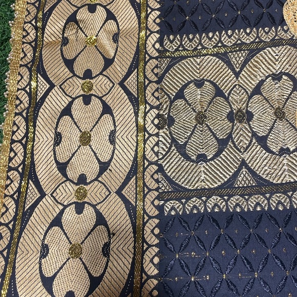 Black and gold tunic with metallic gold details. - Picture 6 of 6